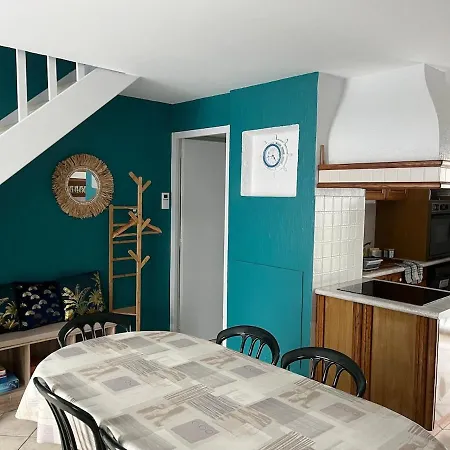 Holiday home Maison 6 Pers A 400 M De La Avec Wifi Et Piscine Chauffee